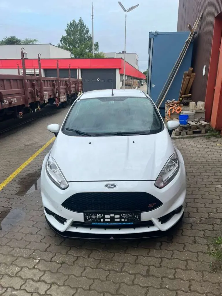 Ford Fiesta 2013 photo 2