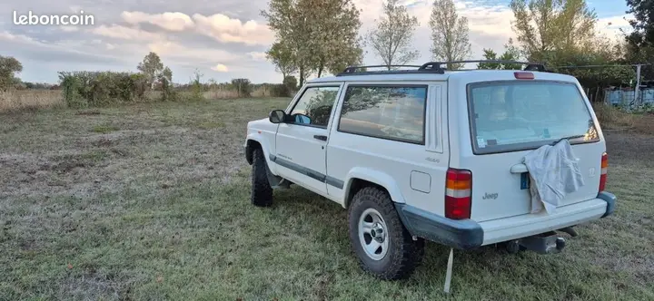 Jeep Cherokee 2000 photo 2