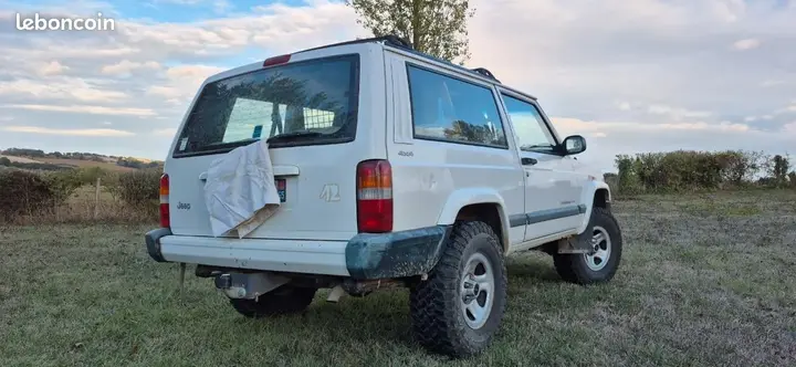 Jeep Cherokee 2000 photo 3