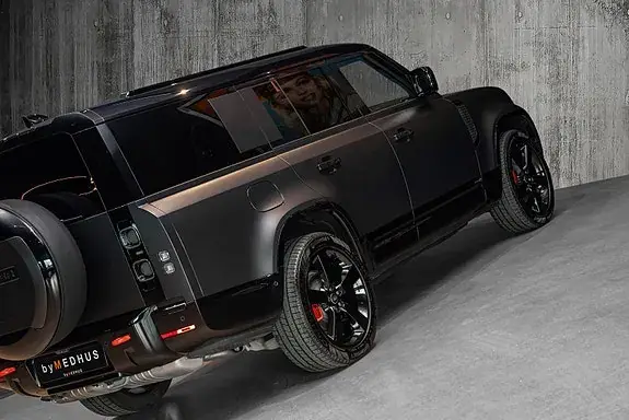 Land Rover Defender 130 2025 photo 2