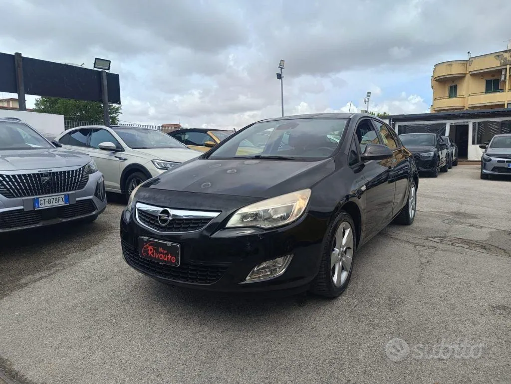 Opel Astra 2010 photo 4