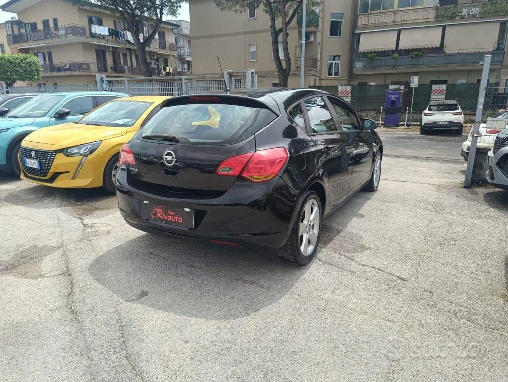 Opel Astra 2010 photo 5