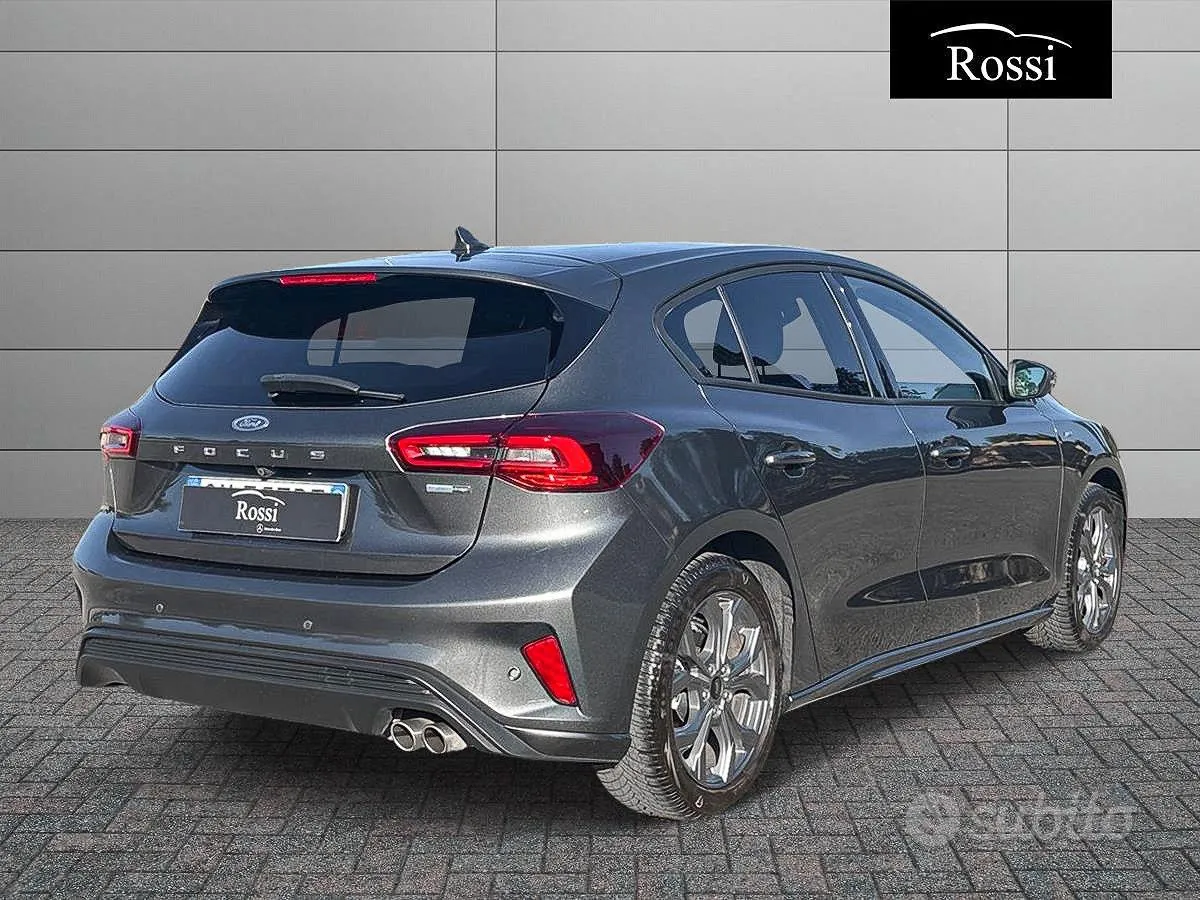 Ford Focus 2023 photo 2