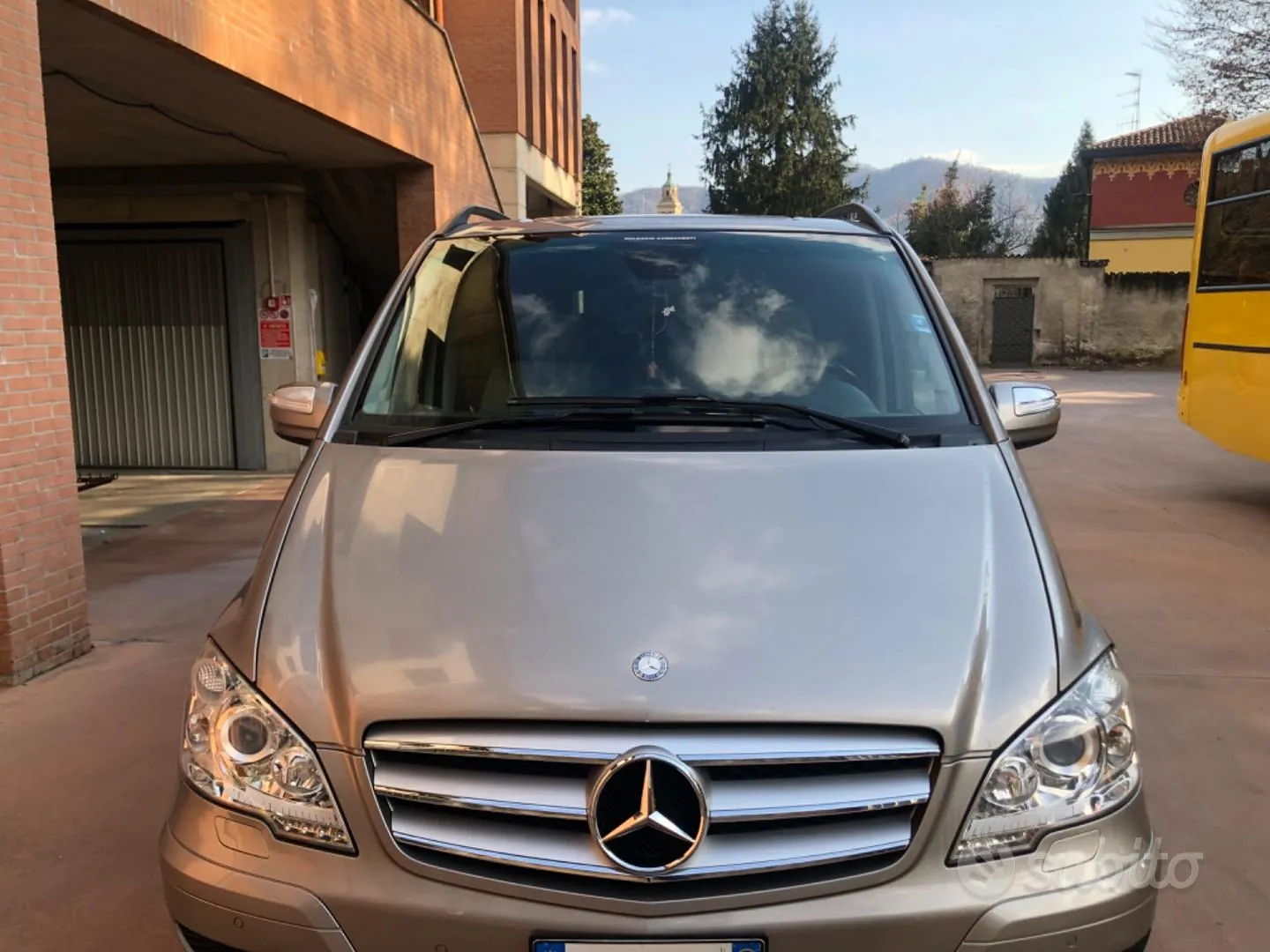 Mercedes-Benz Viano 2011 photo 2