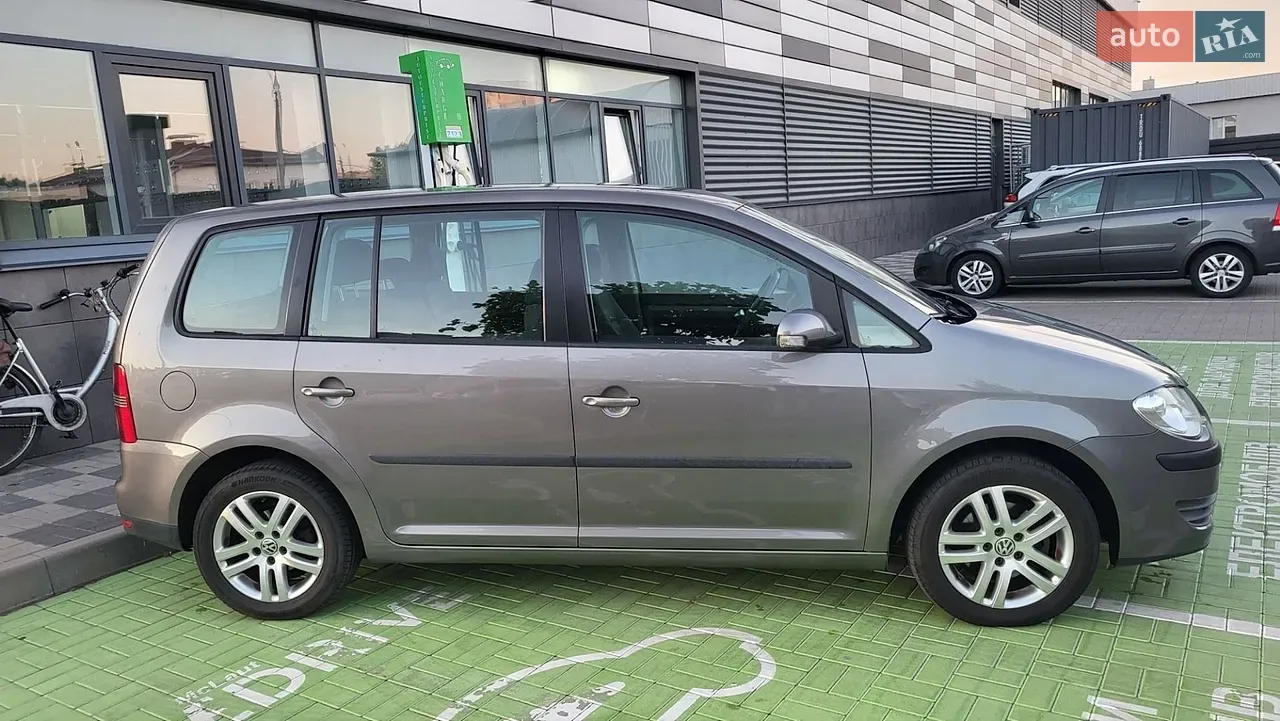 Volkswagen Touran 2007 photo 3
