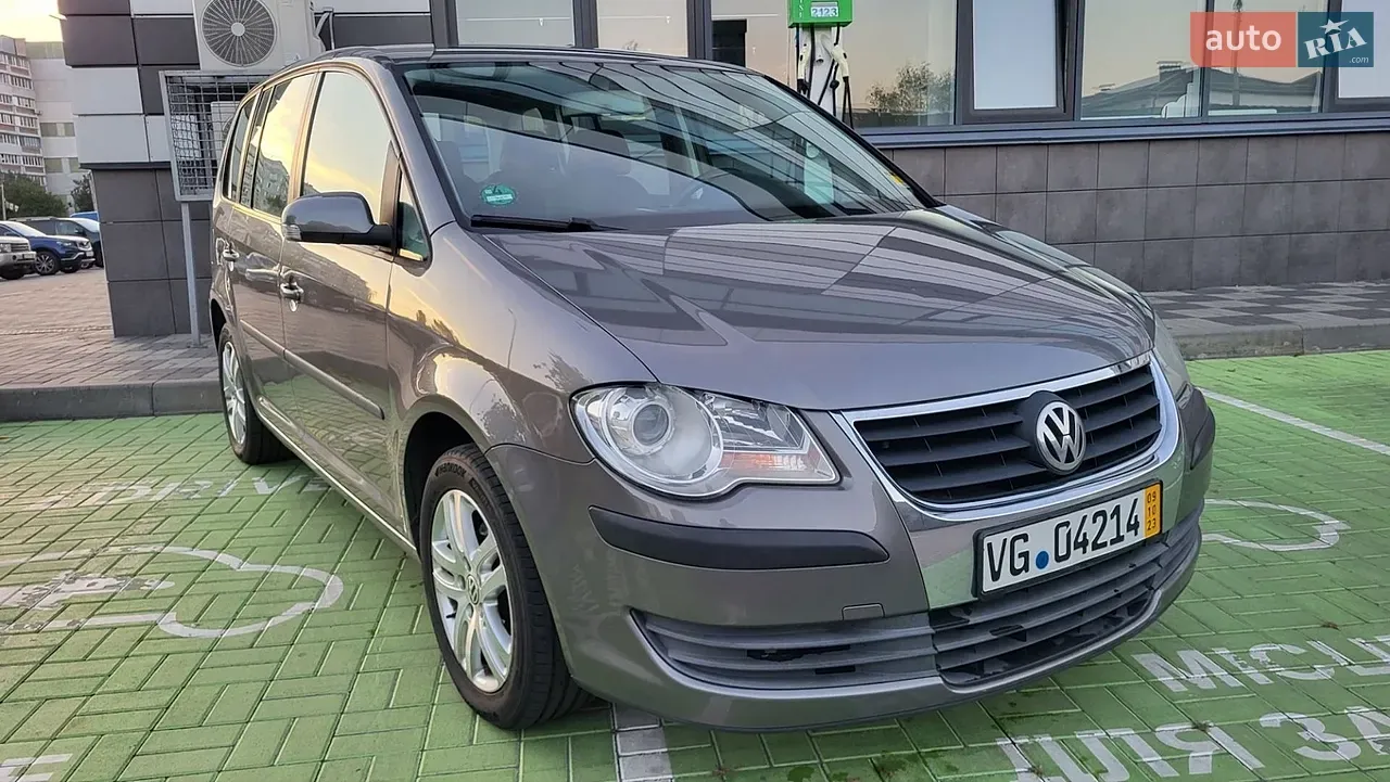 Volkswagen Touran 2007 photo 2