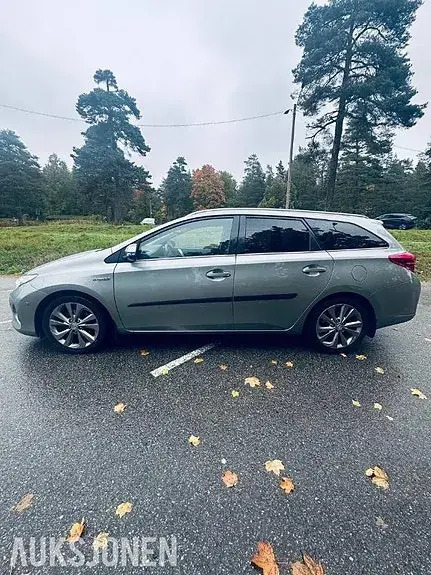 Toyota Auris 2014 photo 3