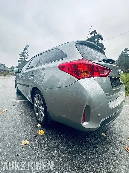 Toyota Auris 2014 photo 5