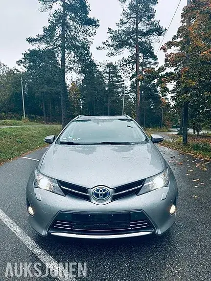 Toyota Auris 2014 photo 2