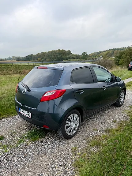 Mazda 2 2010 photo 4