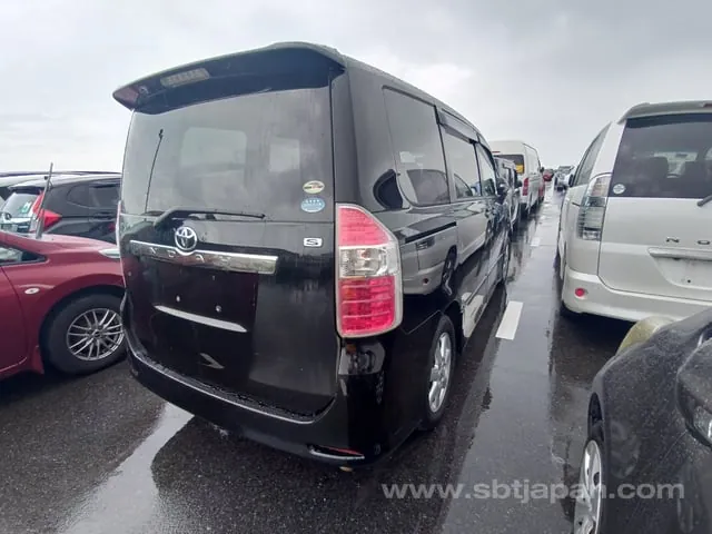 Toyota Noah S 2007 photo 4