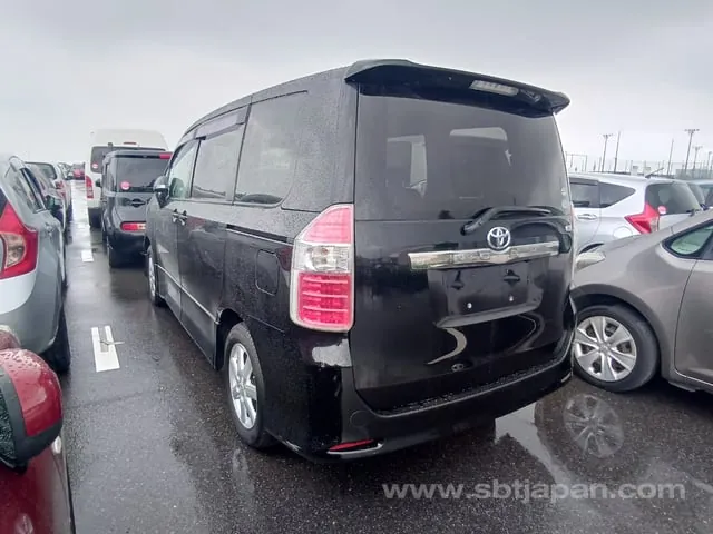Toyota Noah S 2007 photo 3