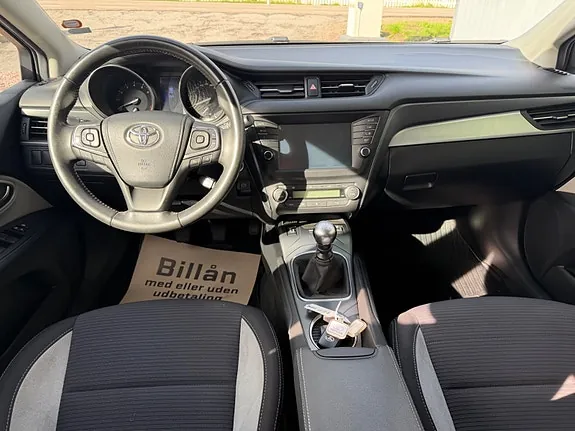 Toyota Avensis 2018 photo 4