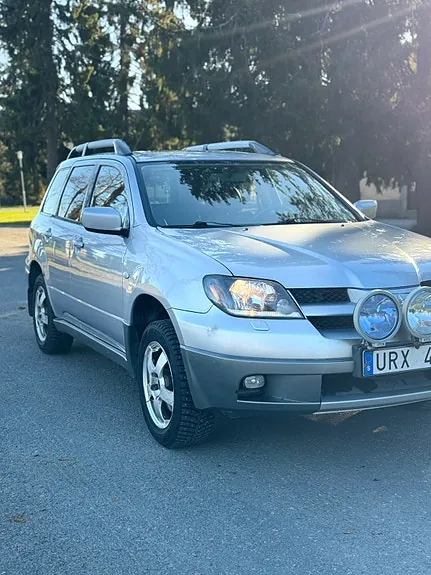 Mitsubishi Outlander 2004 photo 2