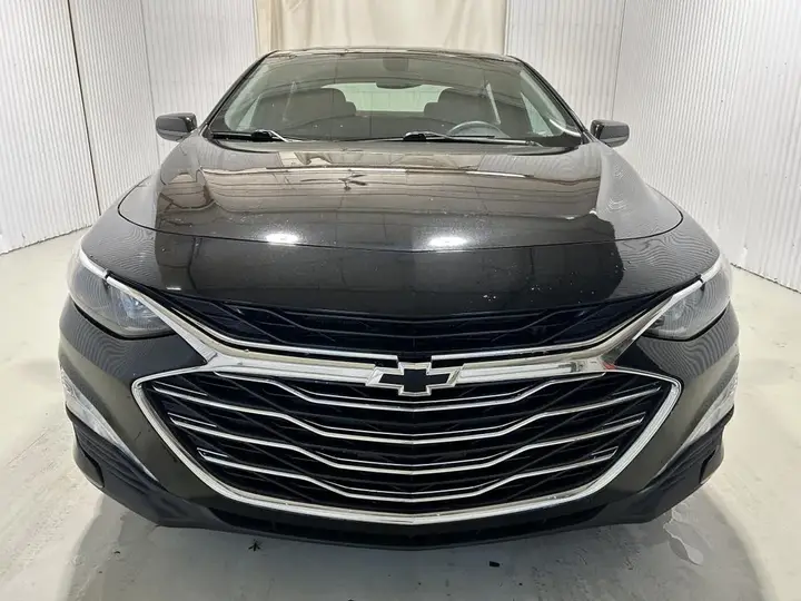 Chevrolet Malibu 2021 photo 2