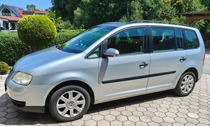 Volkswagen Touran 2003 photo 2
