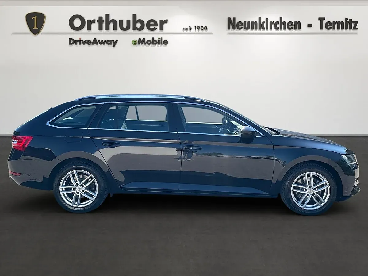 Skoda Superb 2022 photo 3