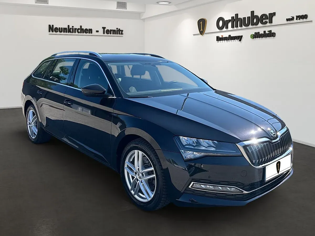 Skoda Superb 2022 photo 2