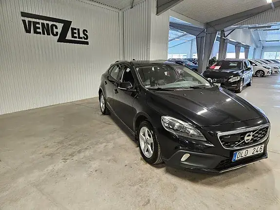 Volvo V40 Cross Country 2013 photo 2