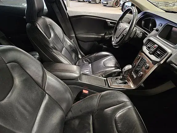 Volvo V40 Cross Country 2013 photo 5