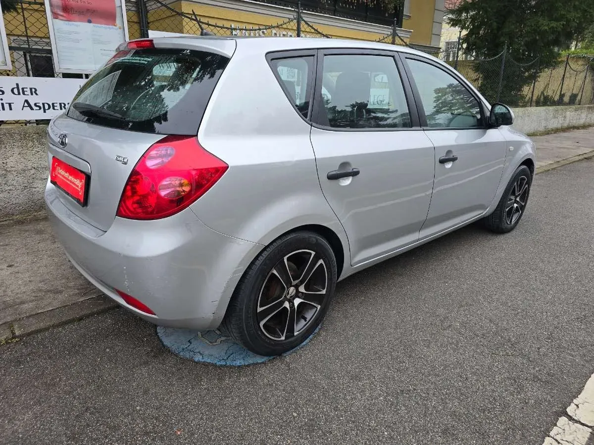 Kia Ceed 2009 photo 2