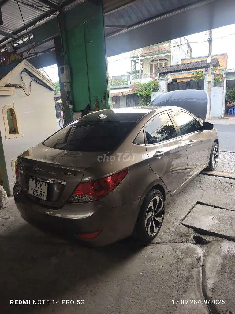 Hyundai Accent 2012 photo 4