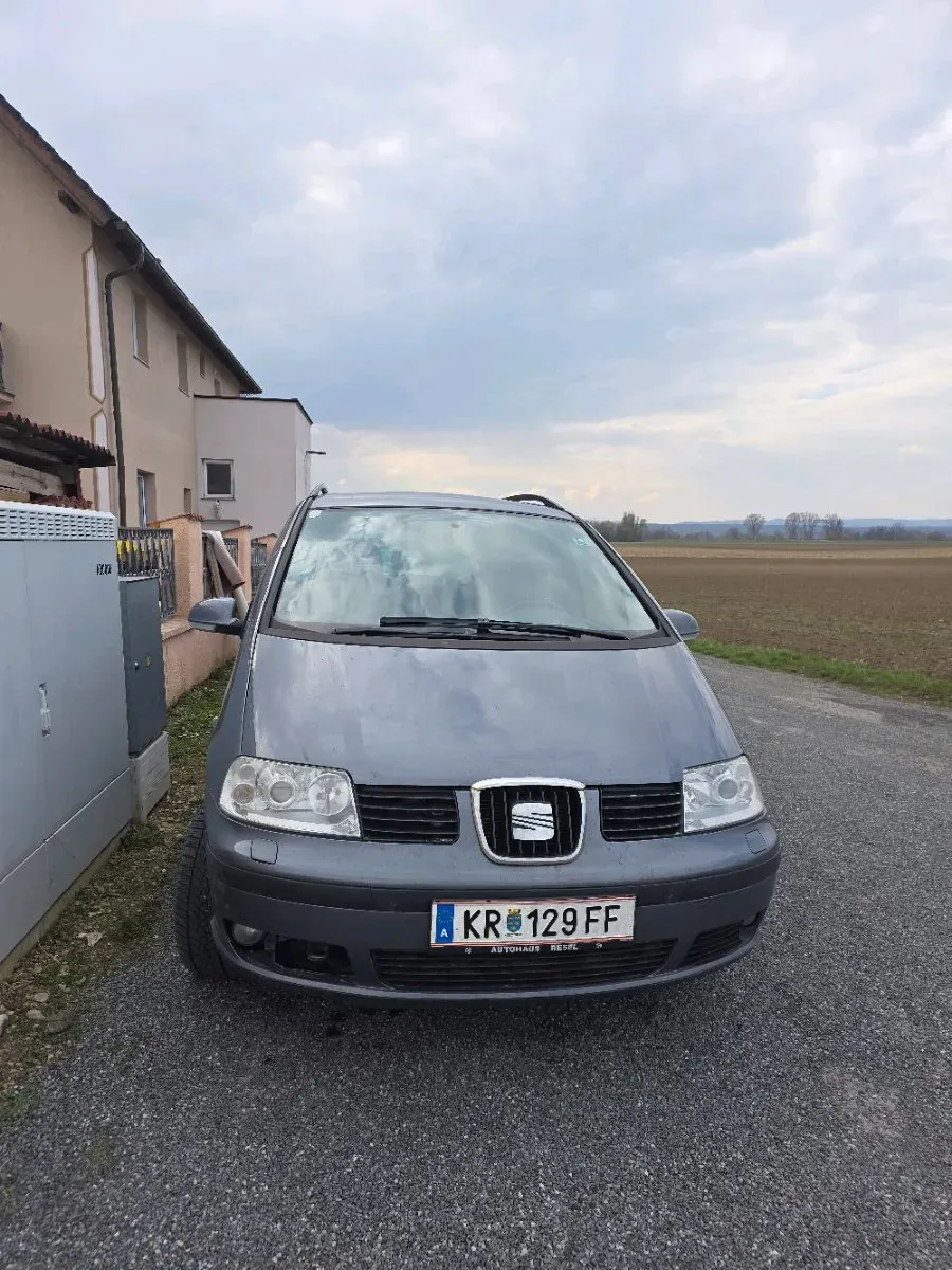 Seat Alhambra 2009 photo 2