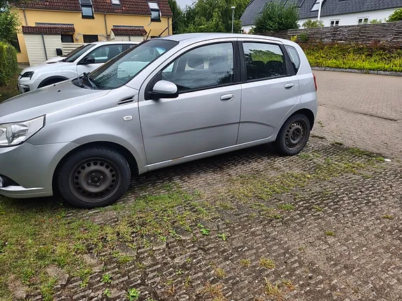 Chevrolet Aveo 2010 photo 3