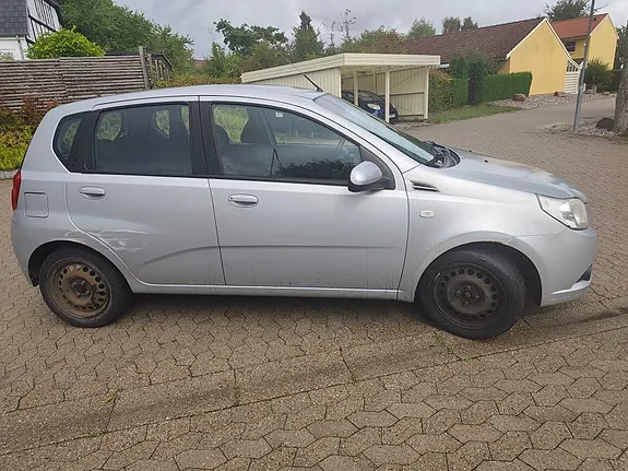 Chevrolet Aveo 2010 photo 4