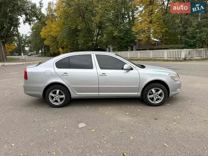 Skoda Octavia 2012 photo 2