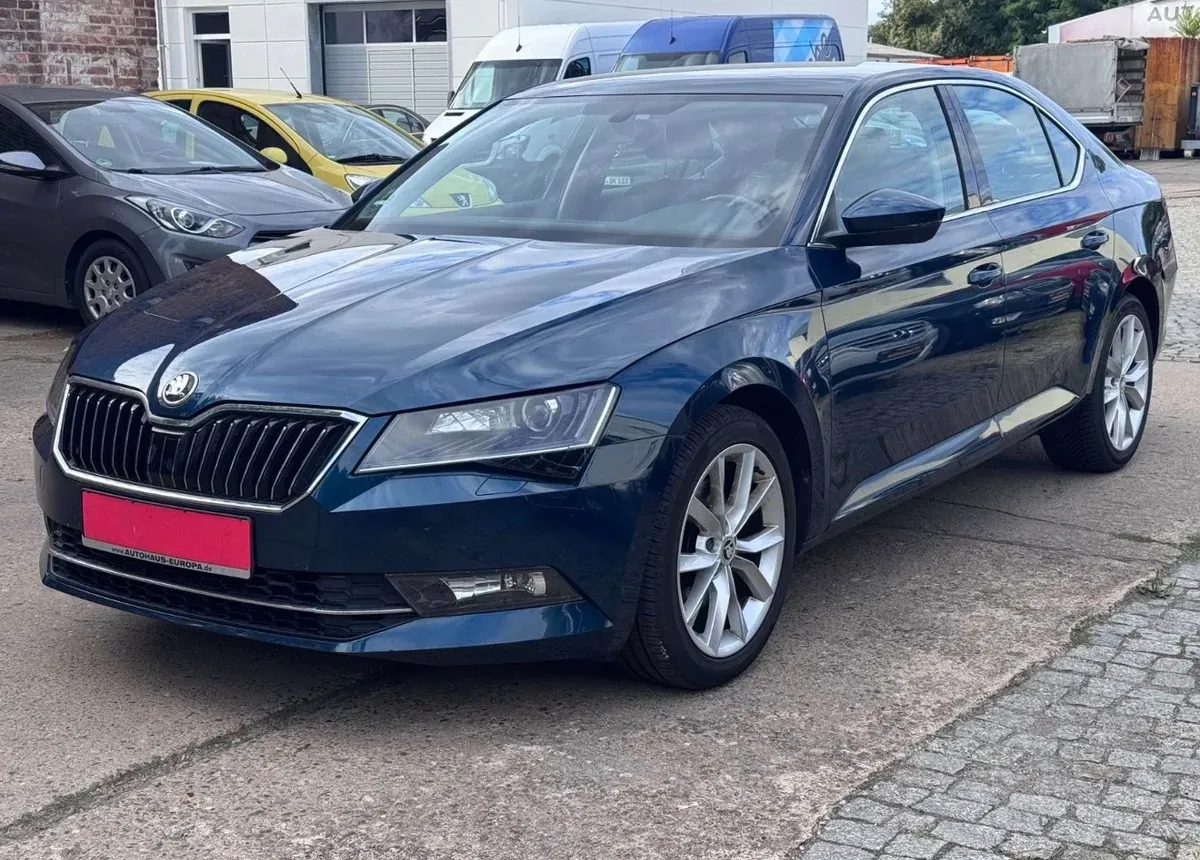 Skoda Superb 2017 photo 2