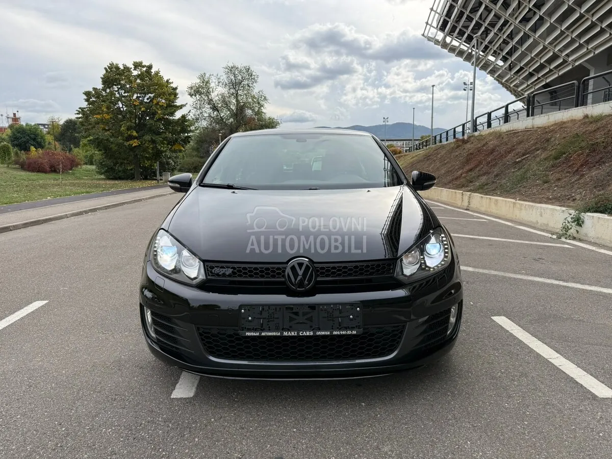 Volkswagen Golf 2010 photo 2