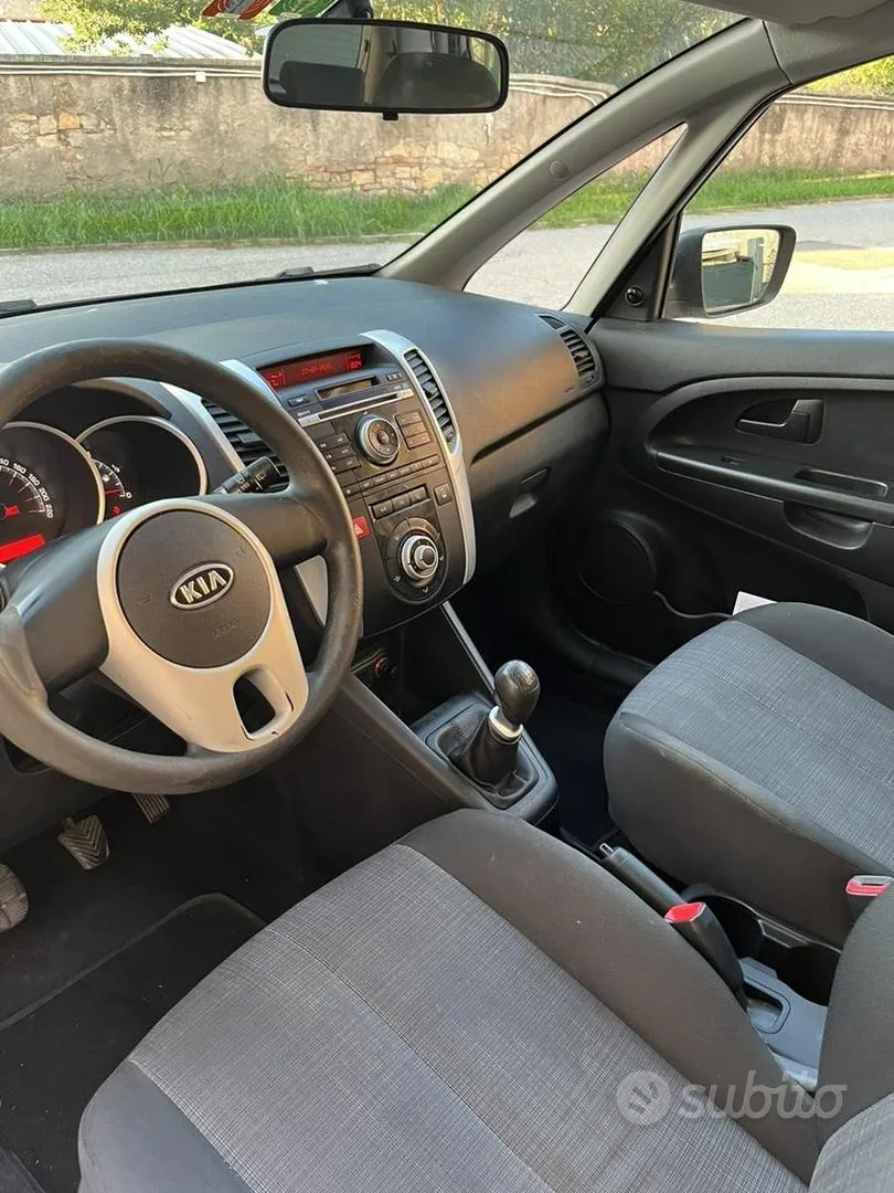 Kia Venga 2010 photo 5