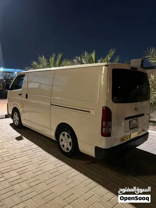 Toyota Hiace 2016 photo 2