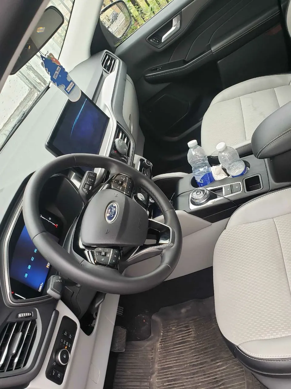 Ford Escape 2026 photo 2