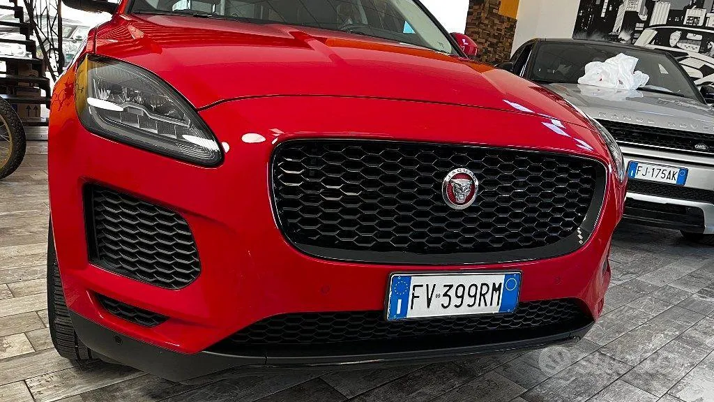 Jaguar E-Pace 2019 photo 2