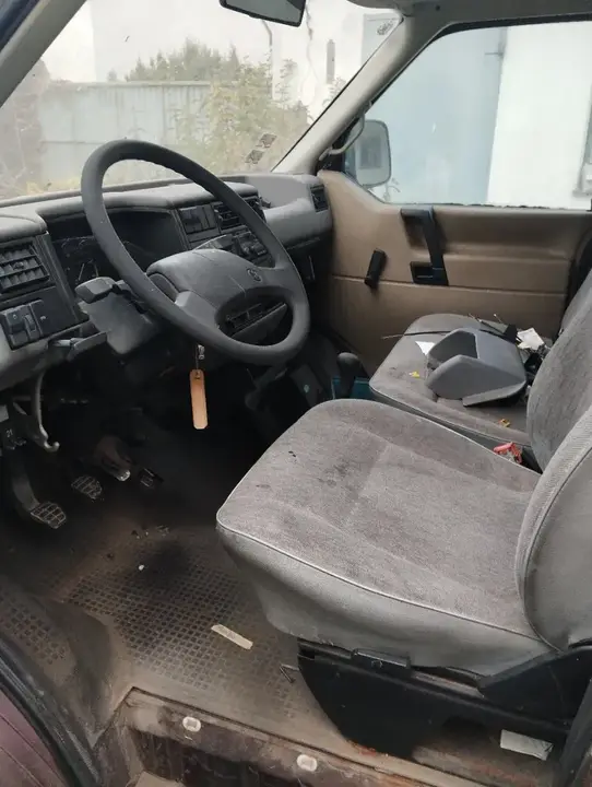 Volkswagen T4 1988 photo 3