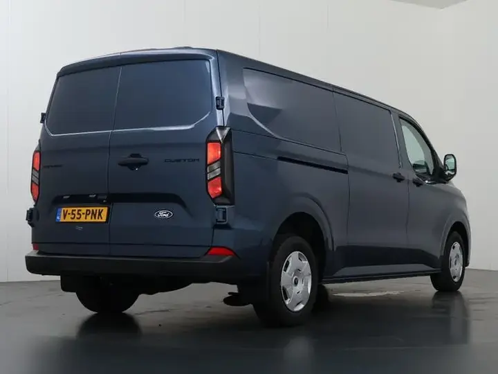 Ford Transit Custom 2024 photo 2
