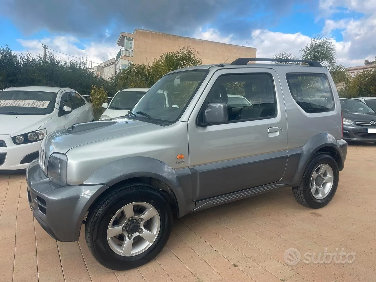Suzuki Jimny 2010 photo 3