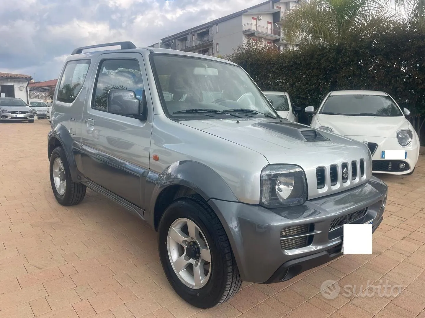 Suzuki Jimny 2010 photo 2