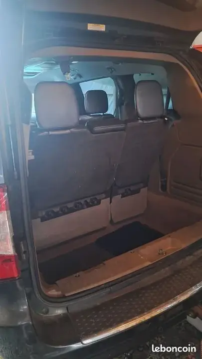 Lancia Voyager 2012 photo 3