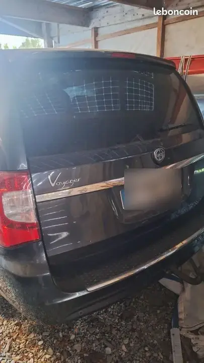 Lancia Voyager 2012 photo 2