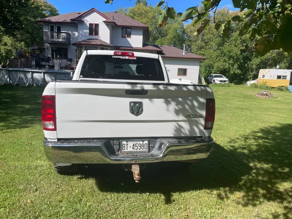 Dodge Ram 1500 2012 photo 2