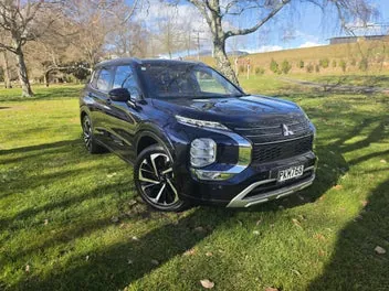 Mitsubishi Outlander 2022 photo 2