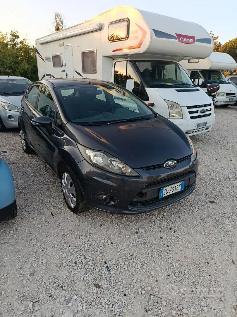 Ford Fiesta 2011 photo 2