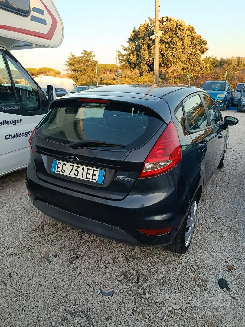 Ford Fiesta 2011 photo 3