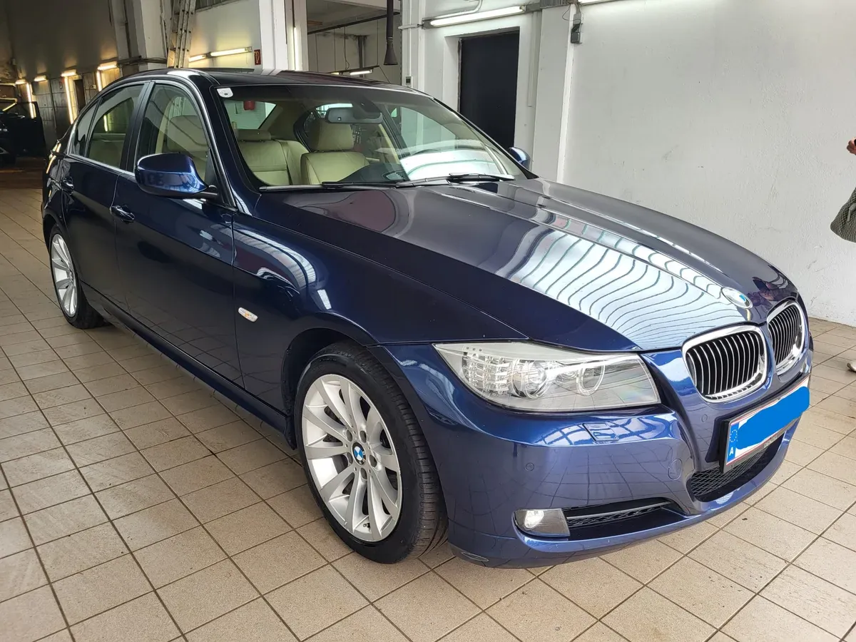 BMW 3 Series 2010 photo 2