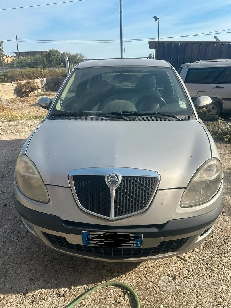 Lancia Ypsilon