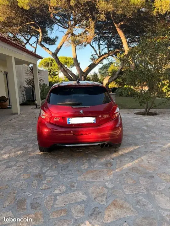 Peugeot 208 2014 photo 3