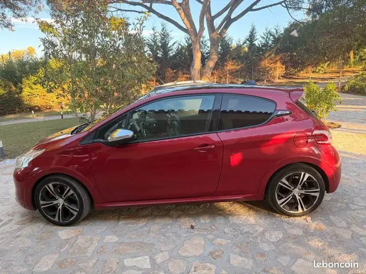 Peugeot 208 2014 photo 2